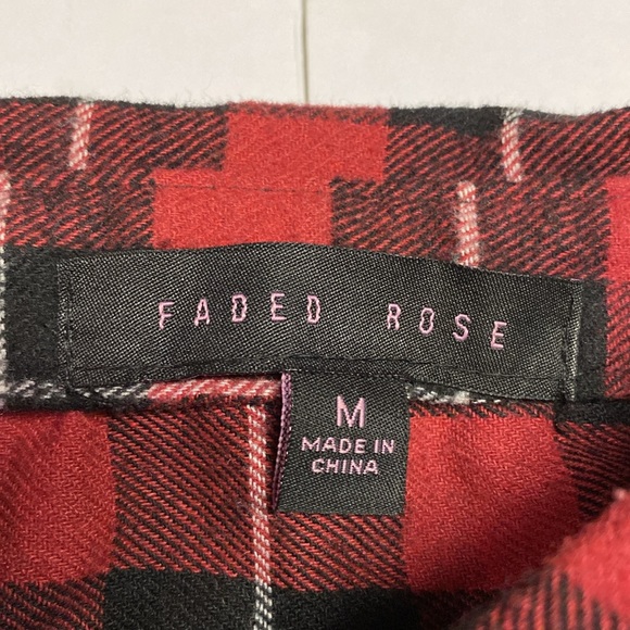 Red and Black Plaid Longsleeve Cropped Button Down Shirt Flannel Fringe Size M - Picture 3 of 10